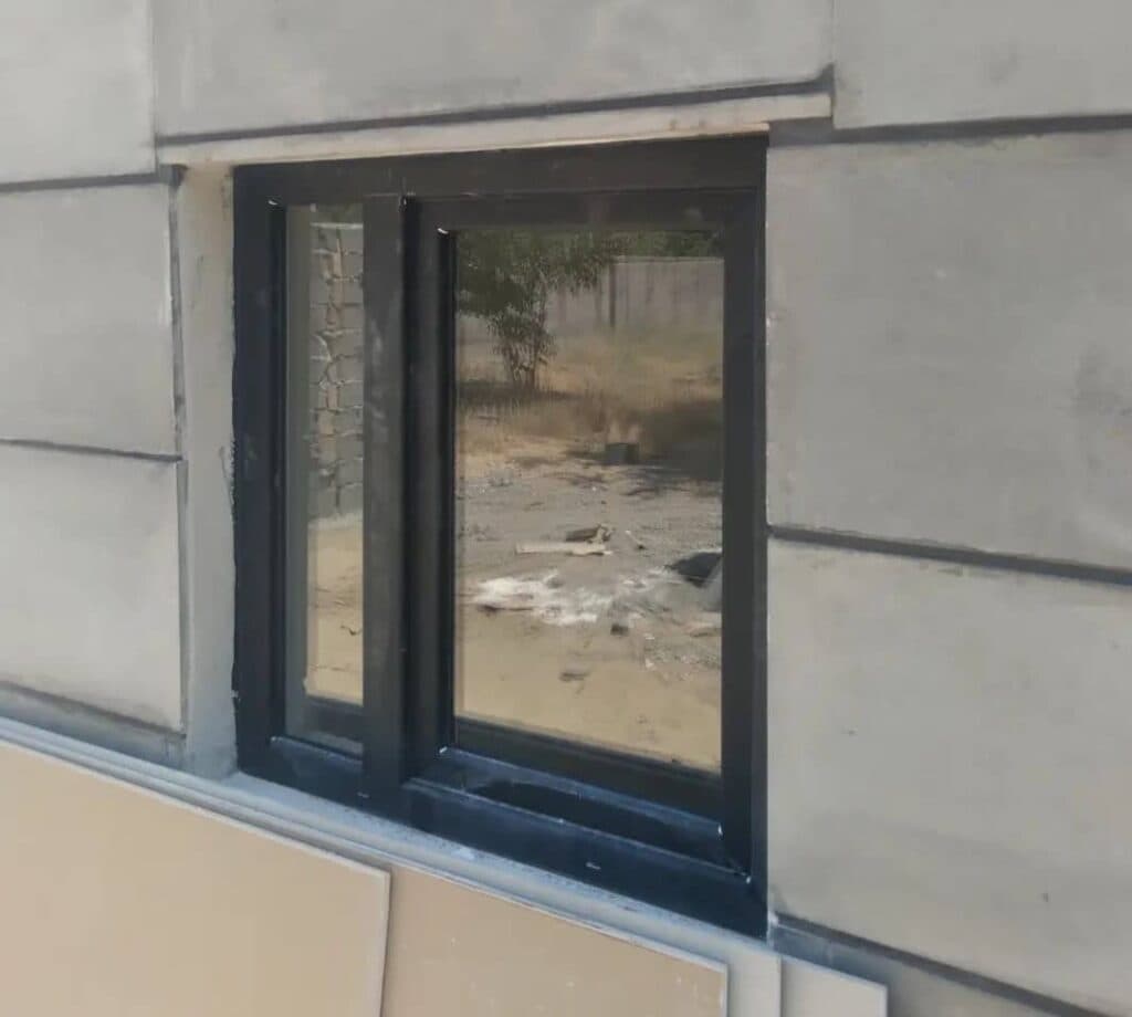 تولید درب پنجره upvc و شیشه دوجداره گروه صنعتی عزتی در کرج