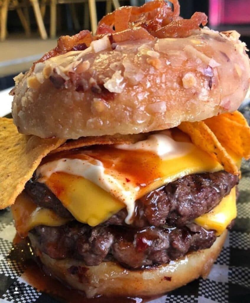 کافه فست فود شب چره آپاتیه در آباده