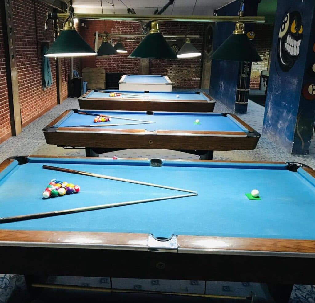 فروش و نصب میز بیلیارد و لوازم جانبی و باشگاه بیلیارد ایرانیان در آباده