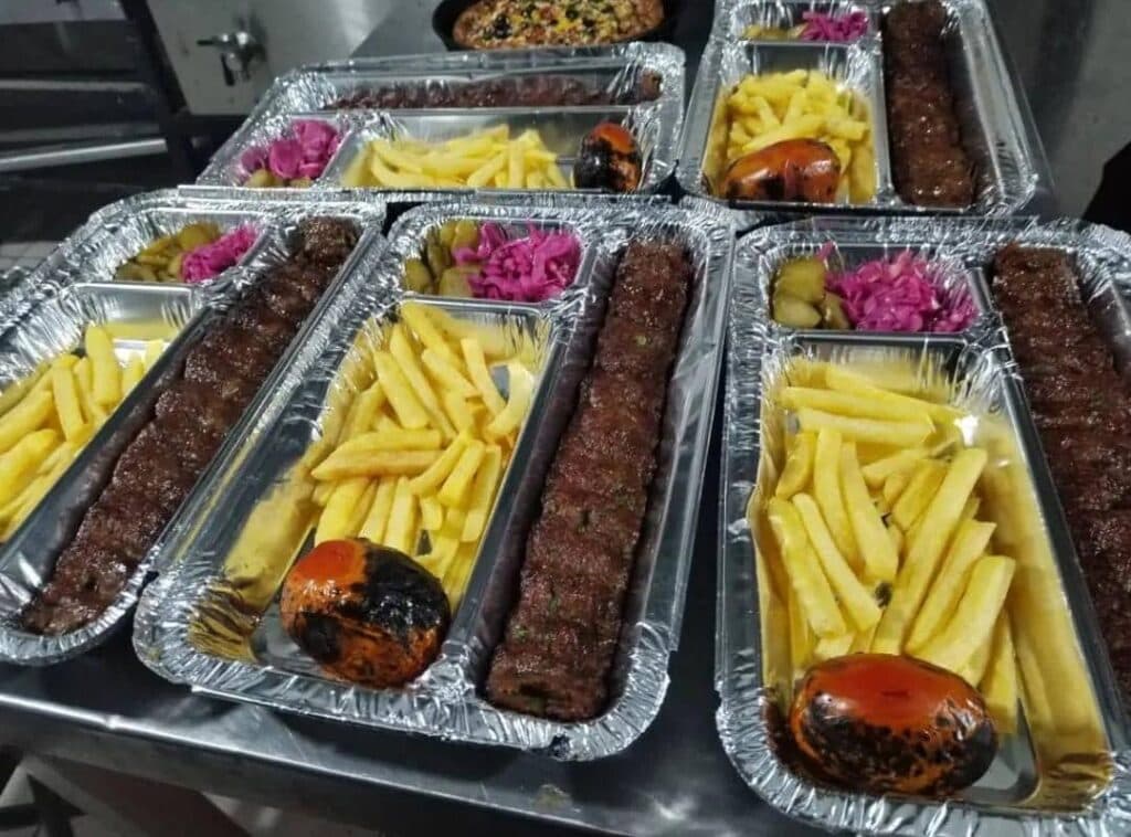 سفره خانه سنتی پارسیس در ایرانشهر