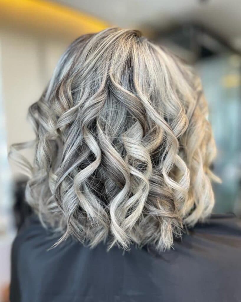 مرکز تخصصی رنگ و لایت مو و سالن زیبایی ملکه در سعادت آباد تهران