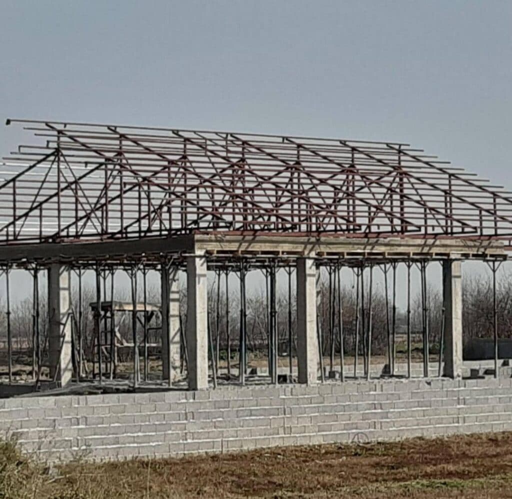 اجرای سقف شیروانی و سازه فلزی و سوله سازی کارن سازه در فومن