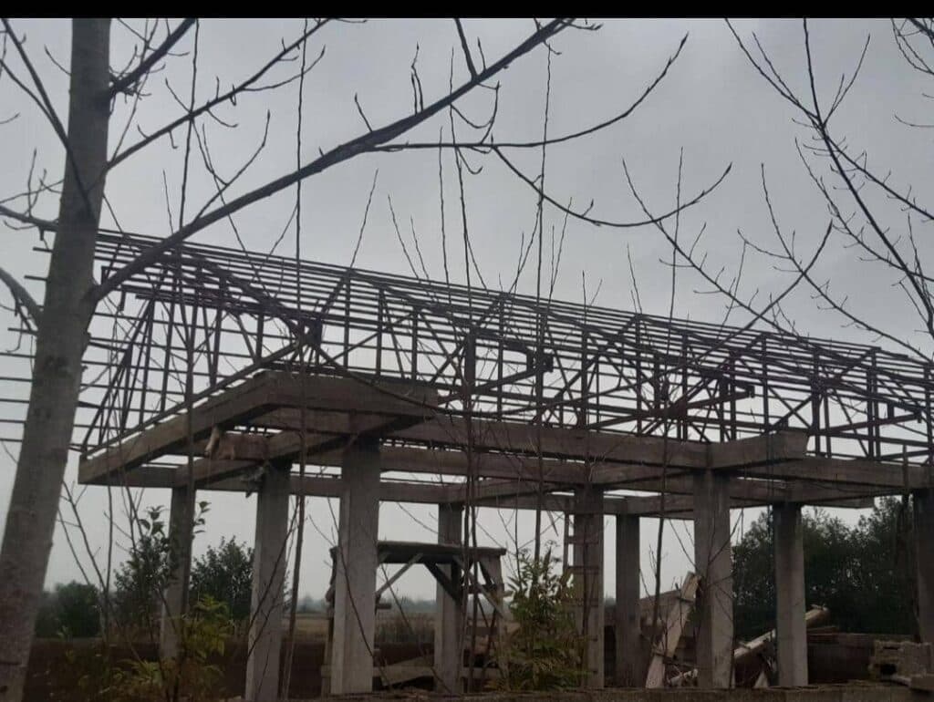 اجرای سقف شیروانی و سازه فلزی و سوله سازی کارن سازه در فومن