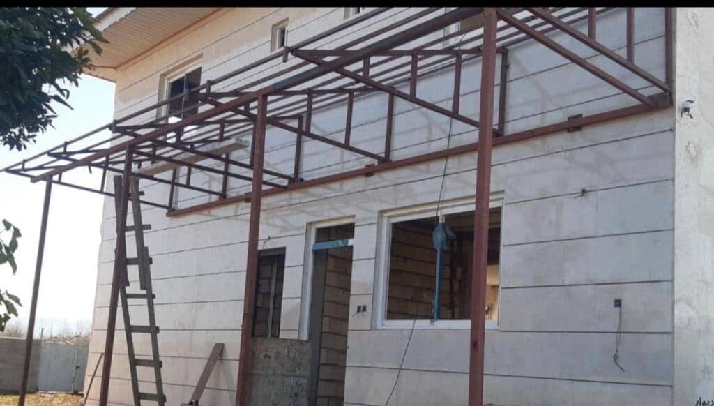 اجرای سقف شیروانی و سازه فلزی و سوله سازی کارن سازه در فومن