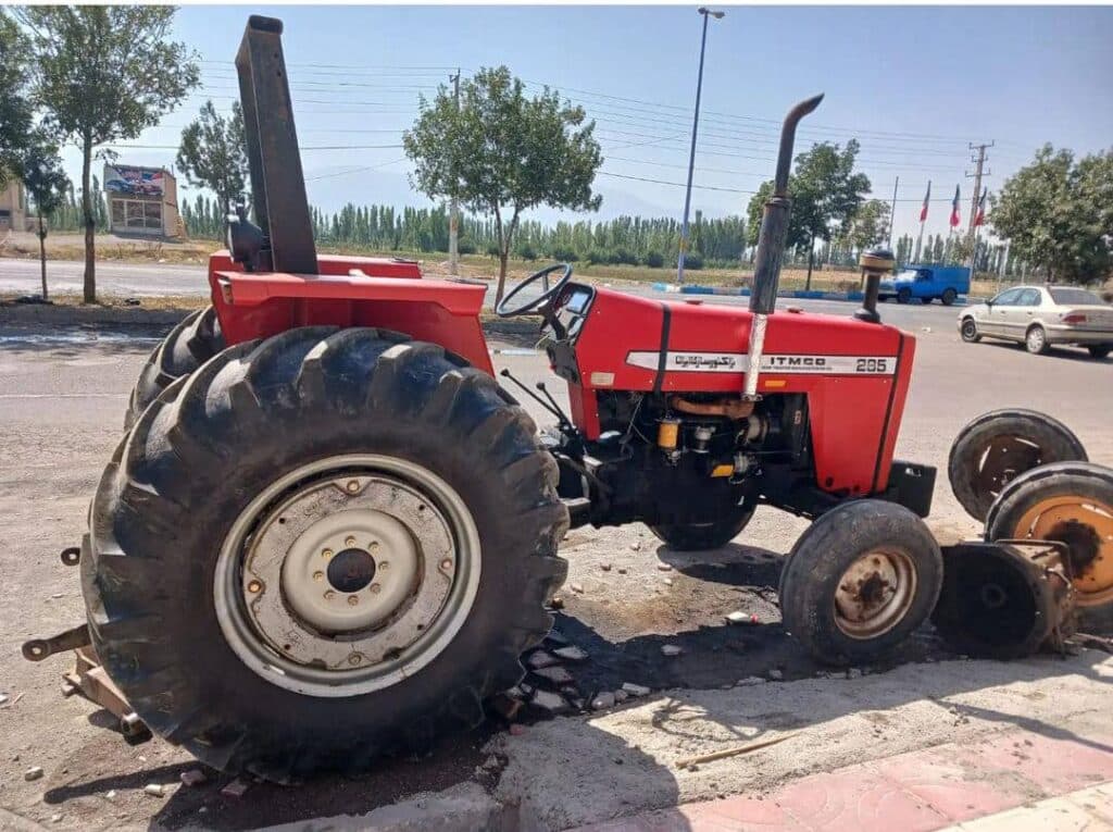 فروشگاه اوراقی تراکتور ایران تراکتور در سراب