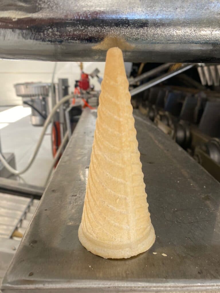 تولید نان بستنی و نان ویفر و نان میکادو آغ گون در تبریز