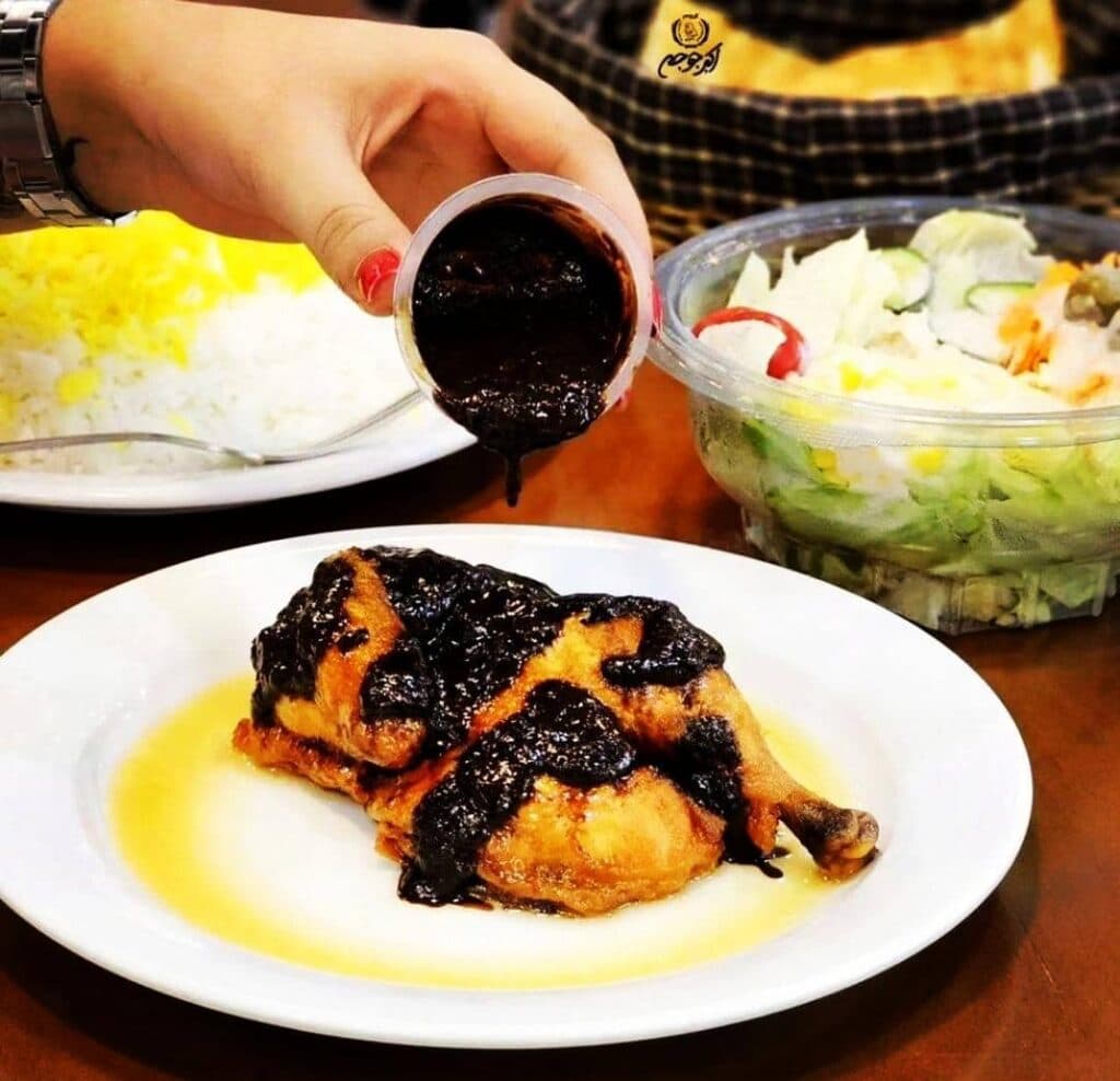 رستوران اکبر جوجه برادران کلبادی در طبس