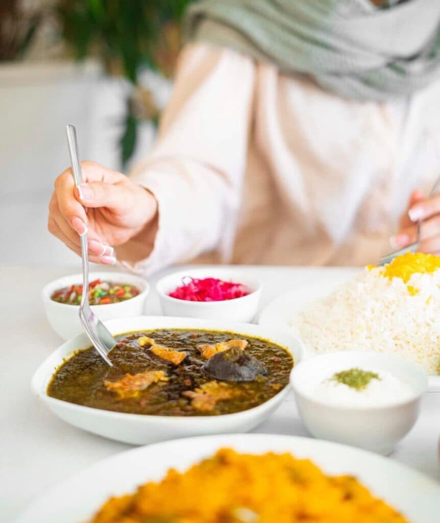 رستوران و بیرون بر سوران در شیراز