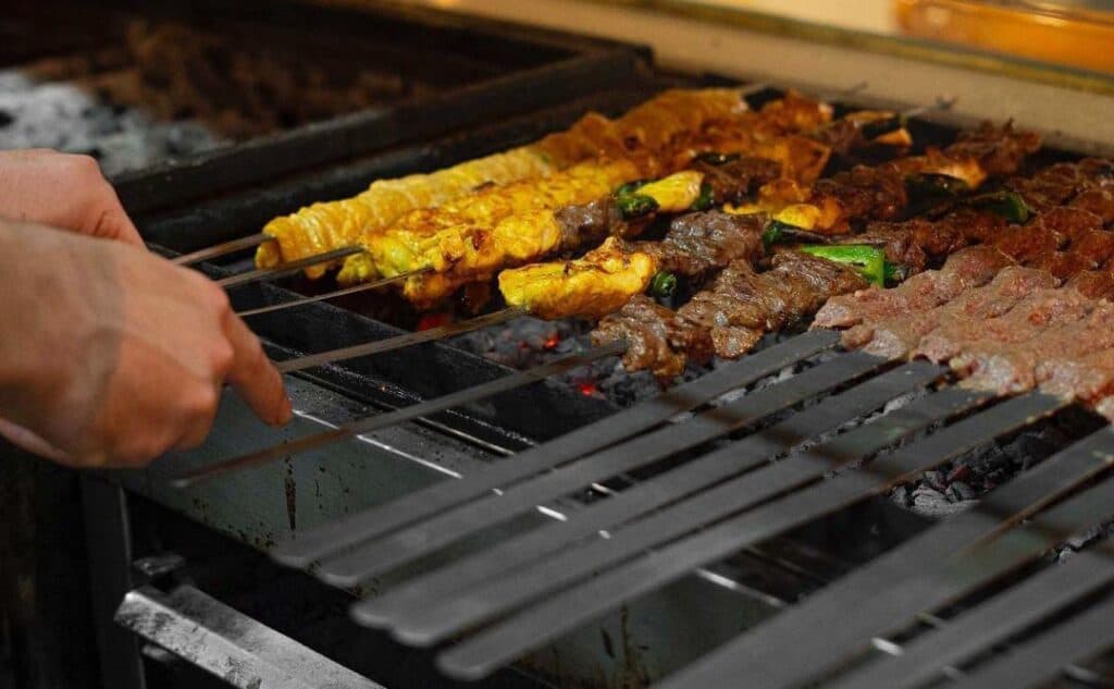 رستوران و بیرون بر سوران در شیراز