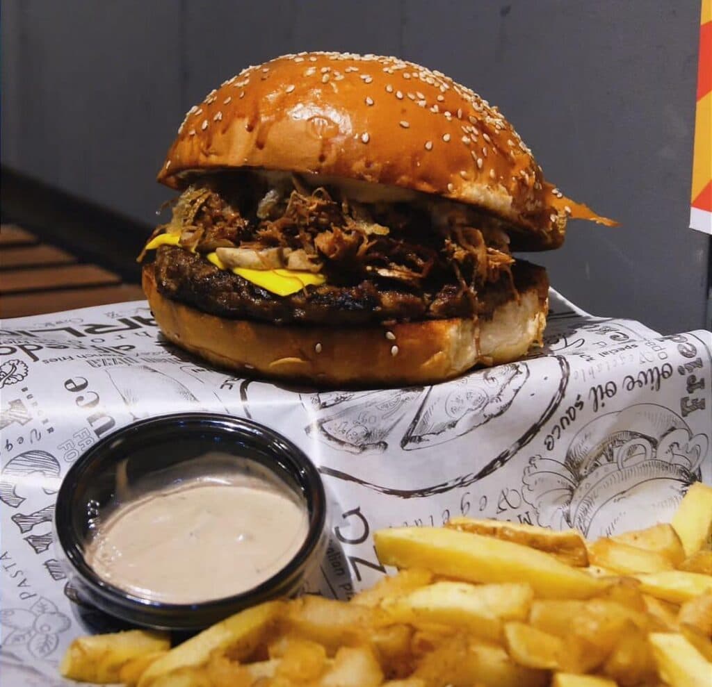 فست فود ویچینو در آبادان