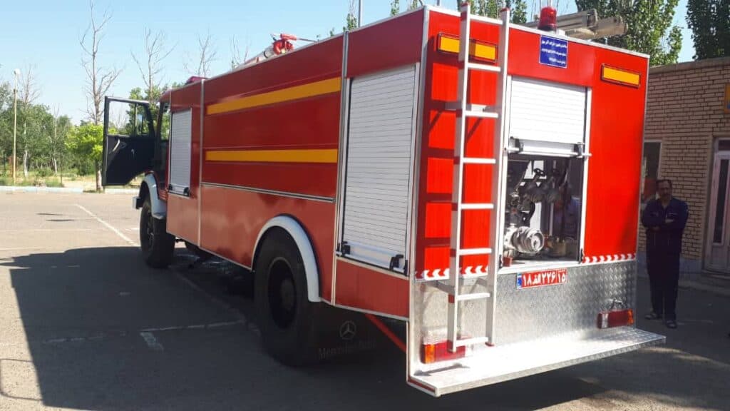 تجهیز و بازسازی خودرو آتش نشانی شرکت آذرمهار در تبریز