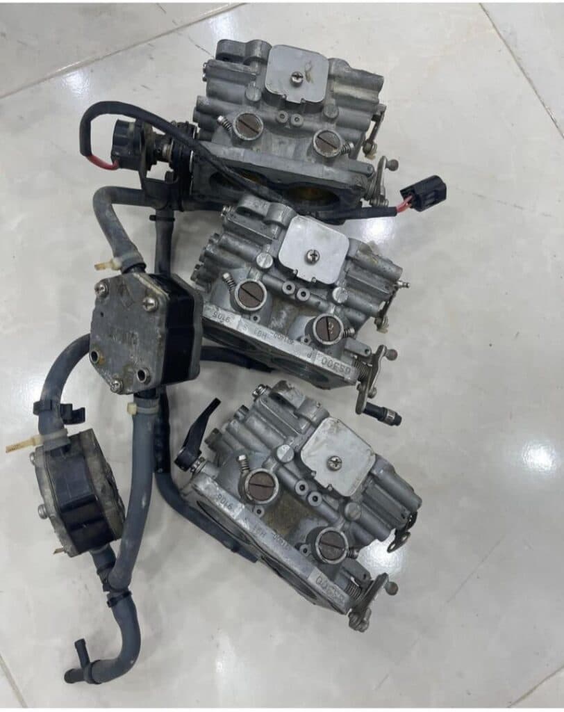 لوازم یدکی موتور قایق شهر دریایی در قشم