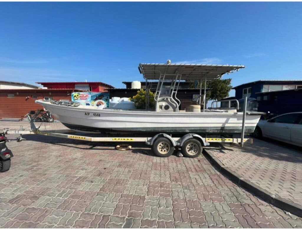 لوازم یدکی موتور قایق شهر دریایی در قشم