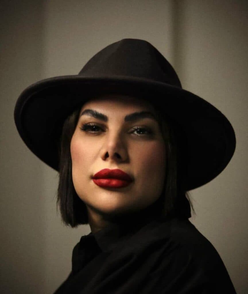 آموزش و خدمات تخصصی رنگ و لایت و کراتین و احیا مو ستایش شریفی در بندرلنگه