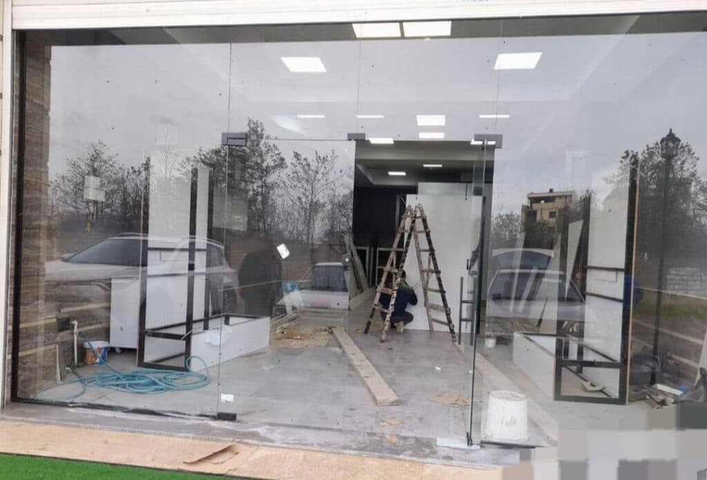نصب شیشه سکوریت و کرکره برقی و شیشه لمینت برادران مردانی در رشت