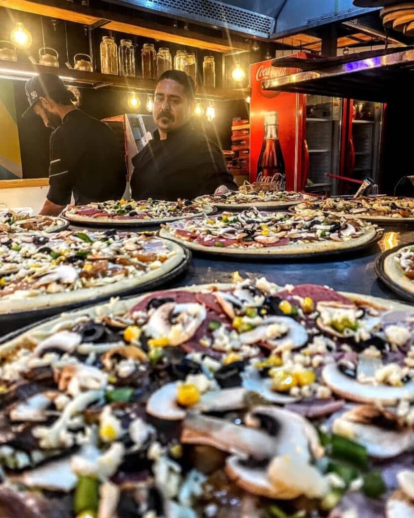 کافه رستوران بین المللی کاپتان بلک در جزیره کیش