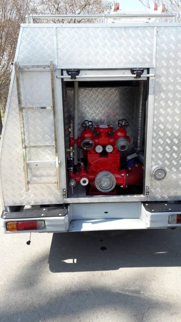 تجهیز و بازسازی خودرو آتش نشانی شرکت آذرمهار در تبریز