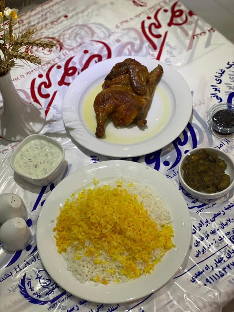 رستوران اکبرجوجه شعبه رسمی برادران کلبادی در قم