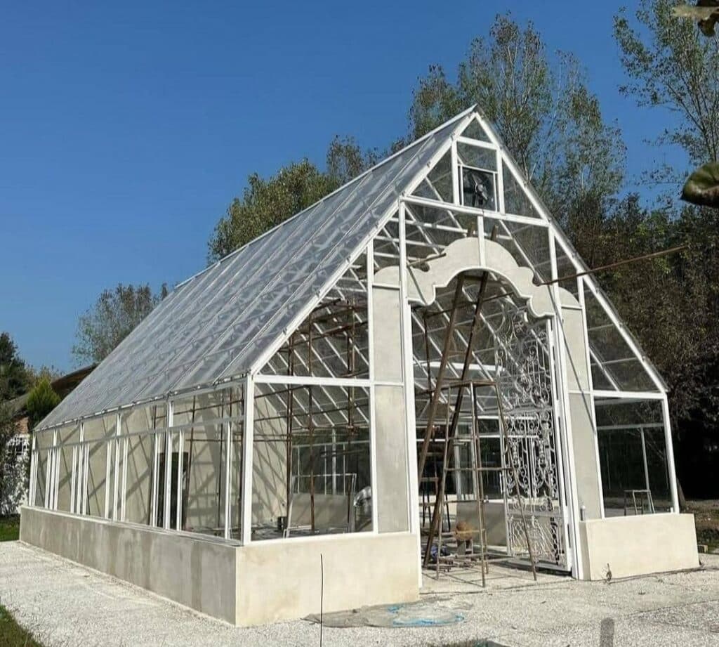 ساخت پارکینگ و گلخانه و سازه های فلزی با ورق های پلی کربنات ملکی زاده در رشت