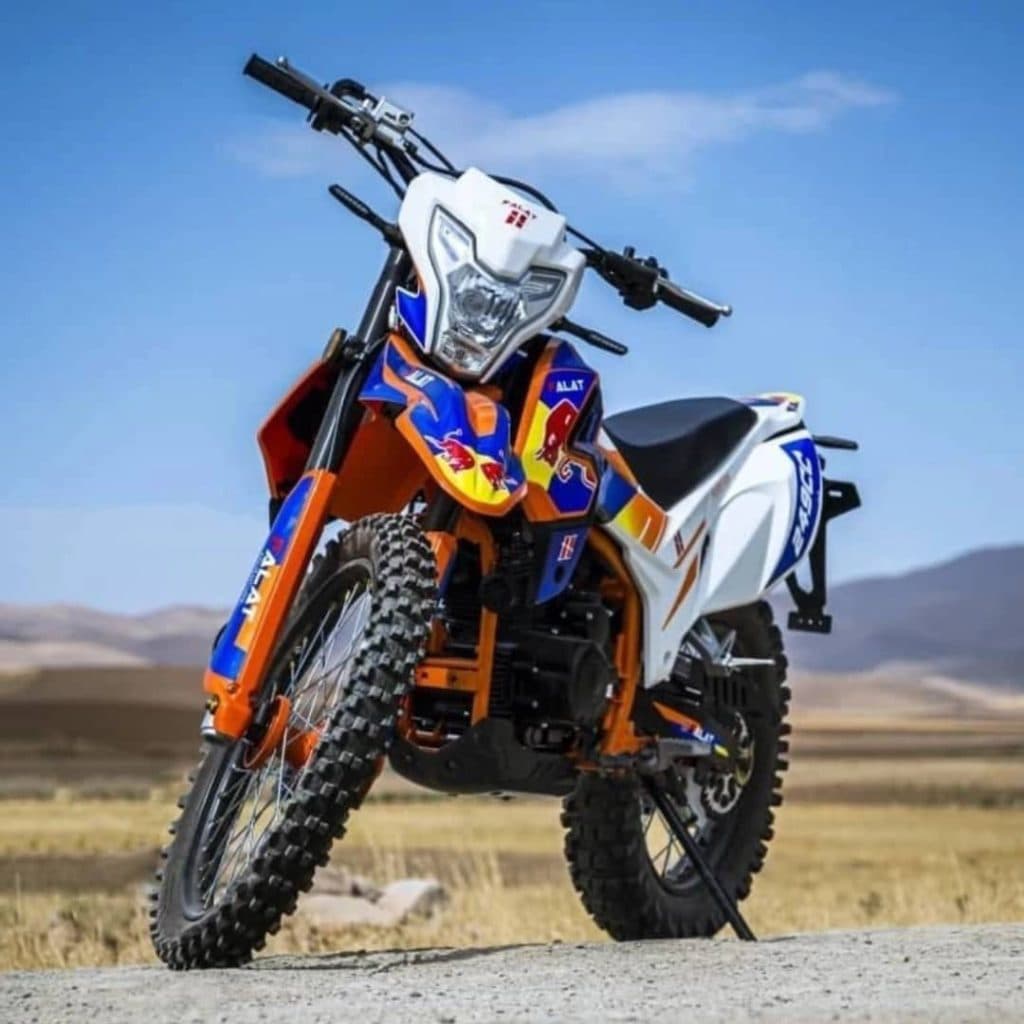 فروشگاه و نمایشگاه و نمایندگی همتاز موتور نیافر در خوی