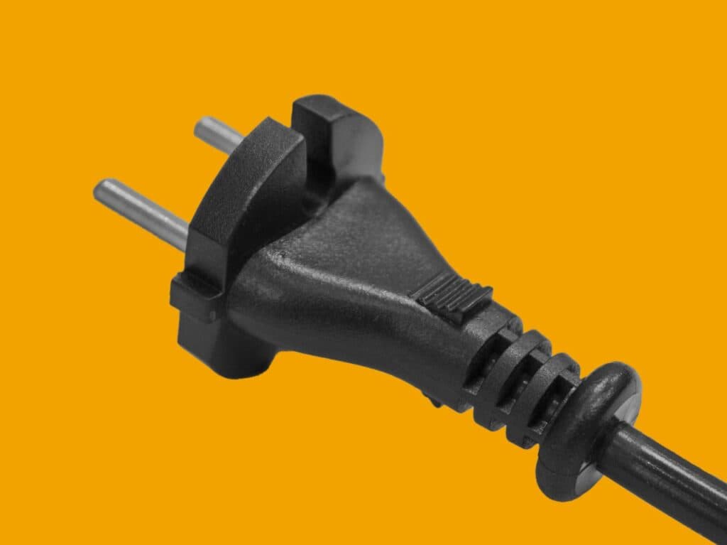 تولیدی دوشاخه پرسی مهسنا الکتریک در تبریز