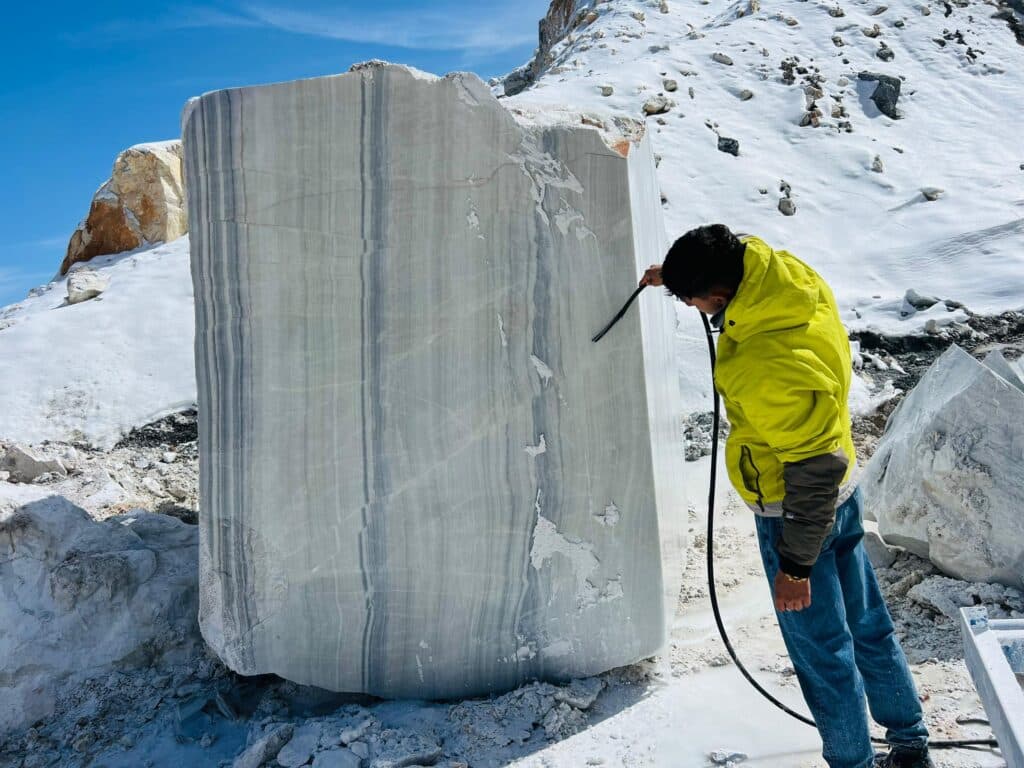 تولید و استخراج سنگ های تزئینی چینی اوپال سنگ شاقز در الیگودرز