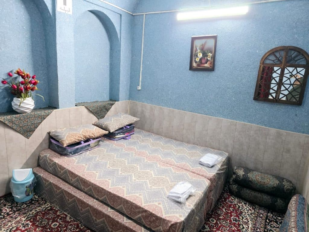 اقامتگاه بومگردی دو کاج در یزد