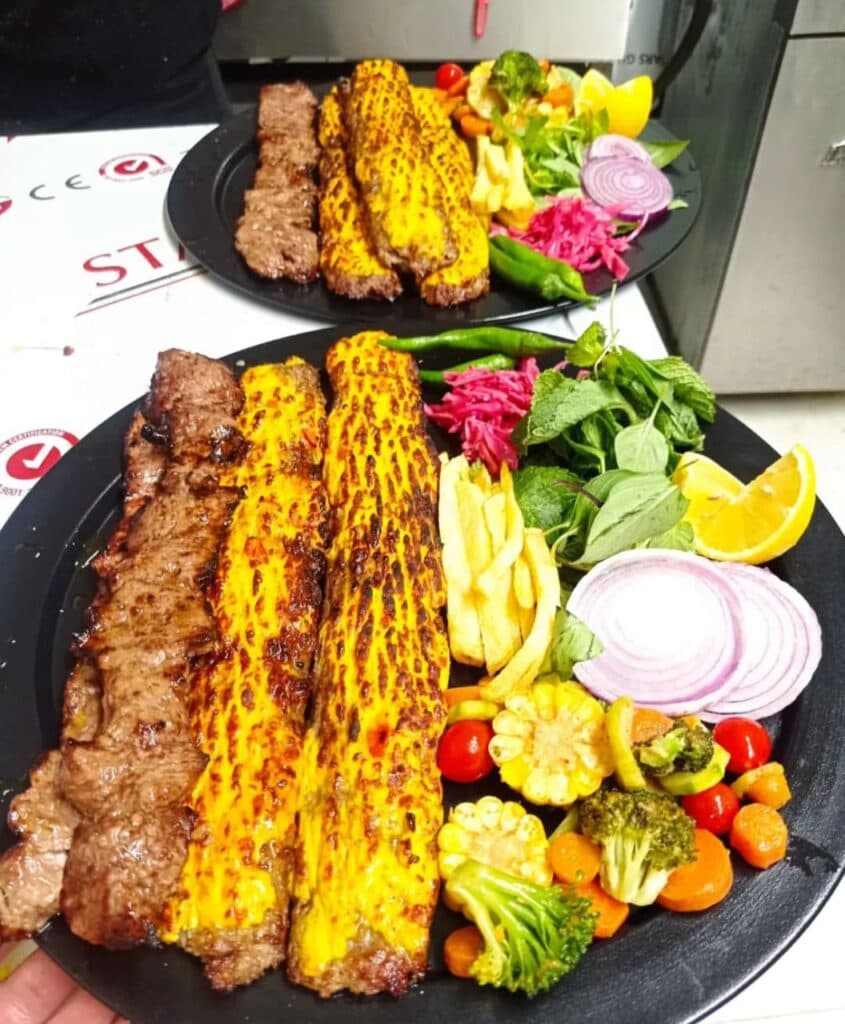 رستوران کلاسیک حجت خان در رودبنه لاهیجان