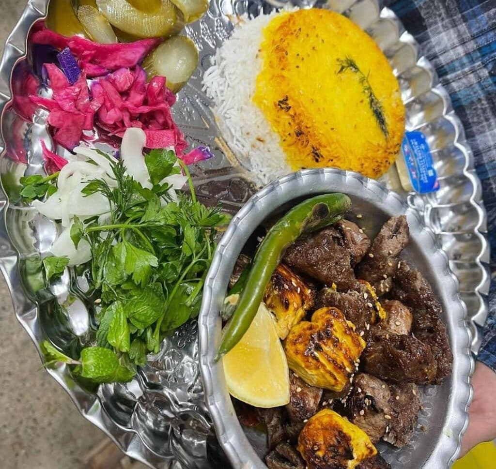 کافه رستوران آقا بزرگ در سقز