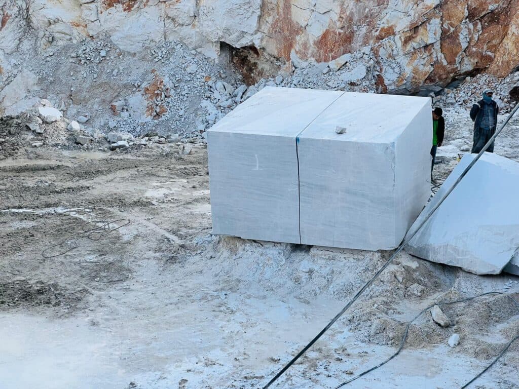 تولید و استخراج سنگ های تزئینی چینی اوپال سنگ شاقز در الیگودرز