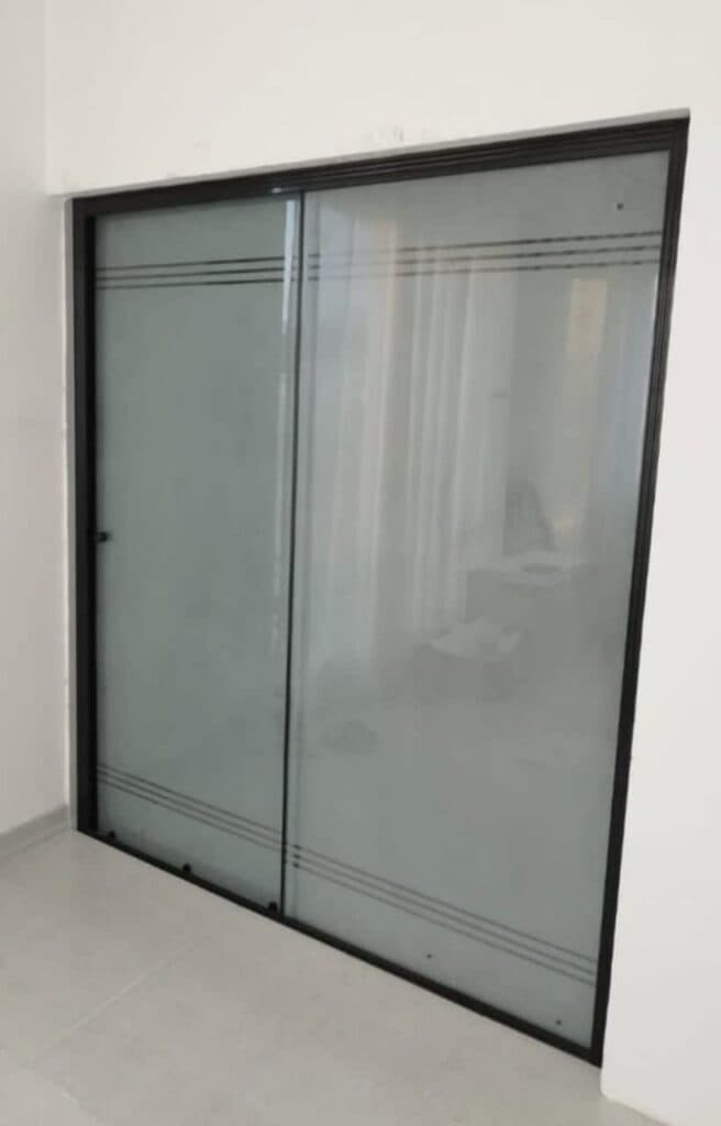 سندبلاست و حکاکی شیشه و آینه غلامی در نظرآباد