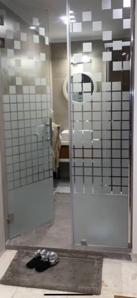 سندبلاست و حکاکی شیشه و آینه غلامی در نظرآباد