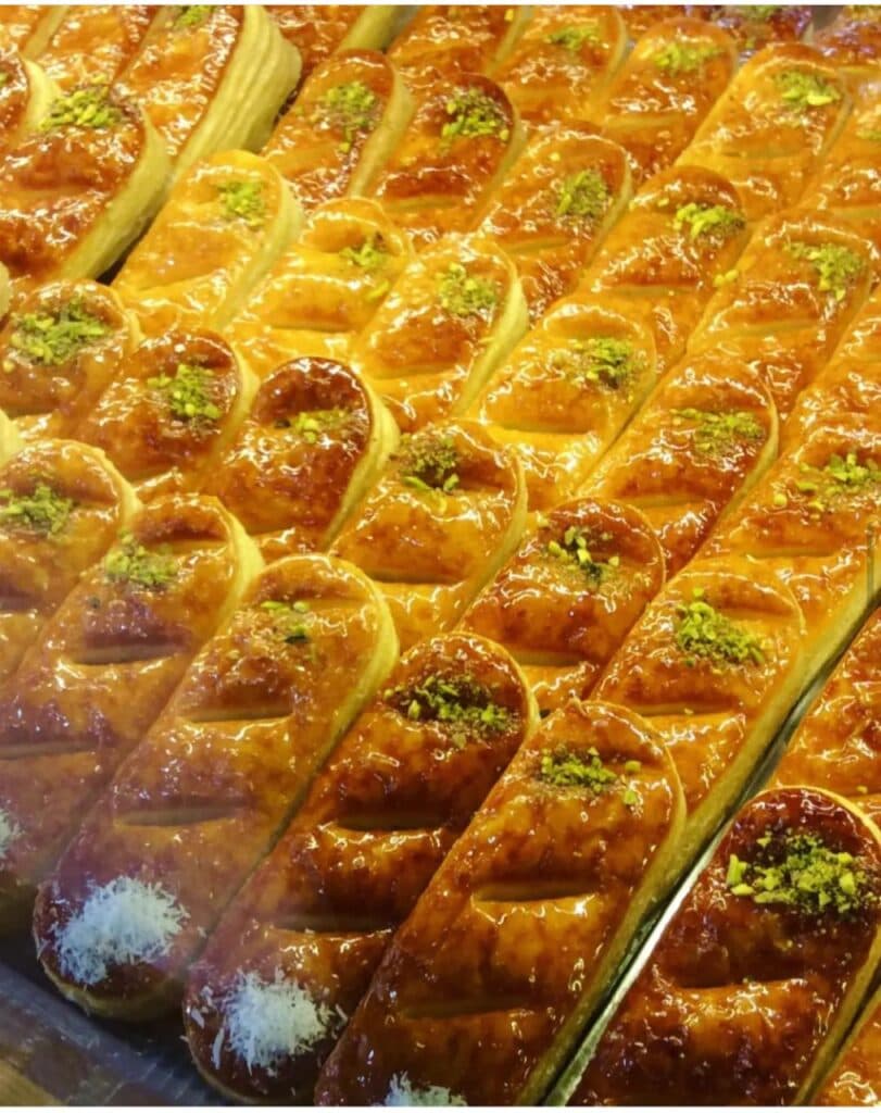 نان و شیرینی سارا در تهران