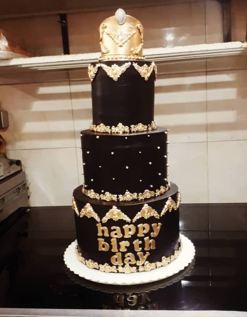 شیرینی سرای آذرخش در تاکستان