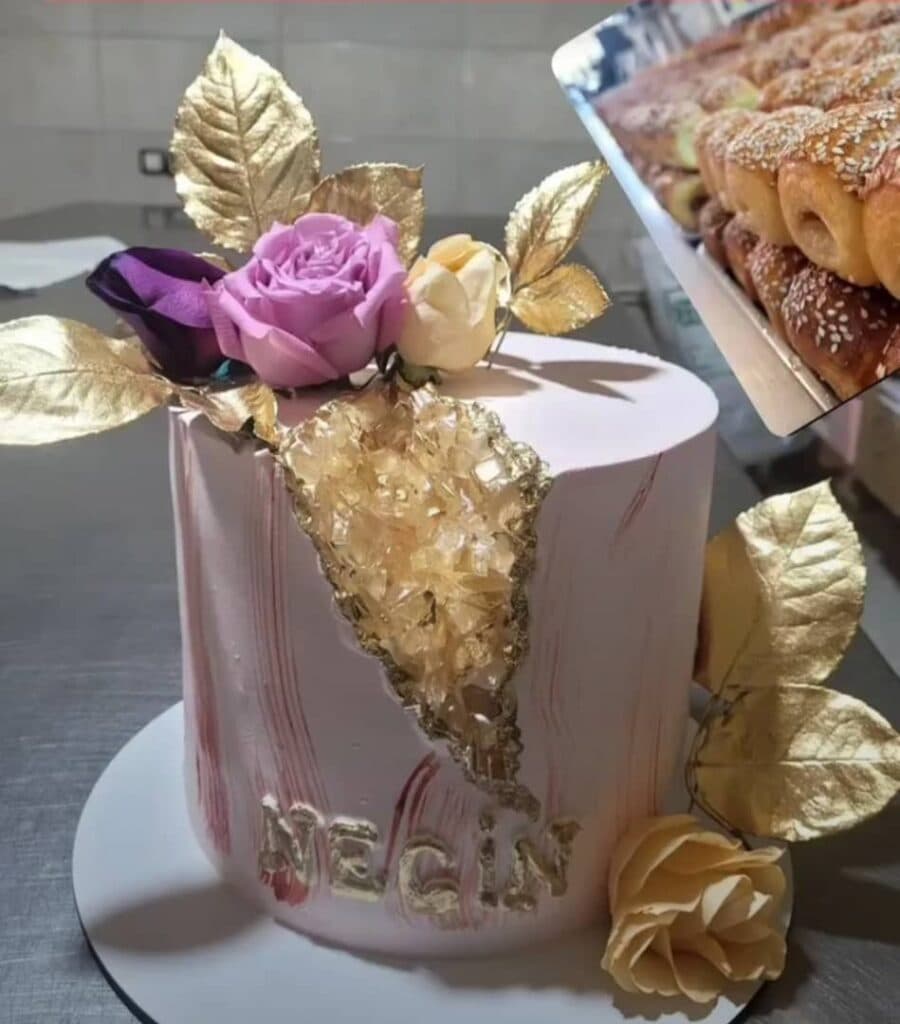 شیرینی سرای آذرخش در تاکستان