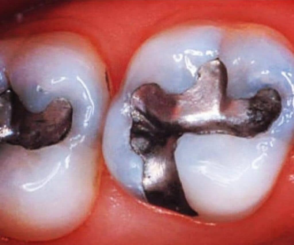 جراح و دندانپزشک دکتر الهه کلوند در کرج