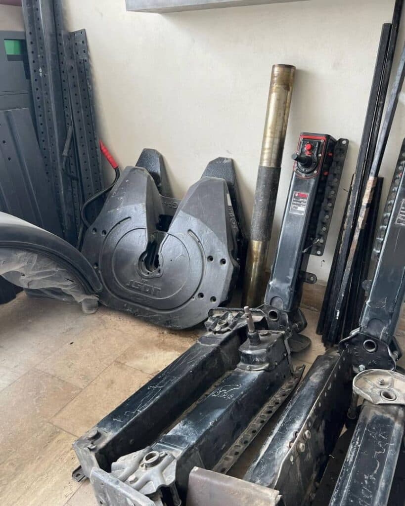 فروش و پخش لوازم یدکی ماشین سنگین محسن در کرمان