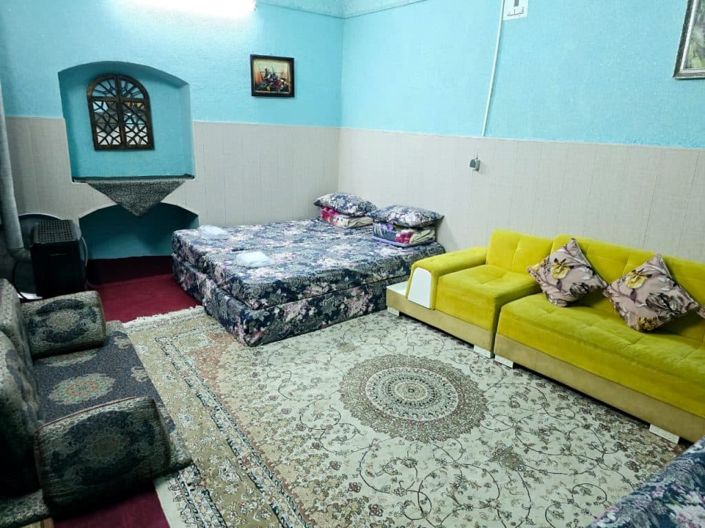 اقامتگاه بومگردی دو کاج در یزد