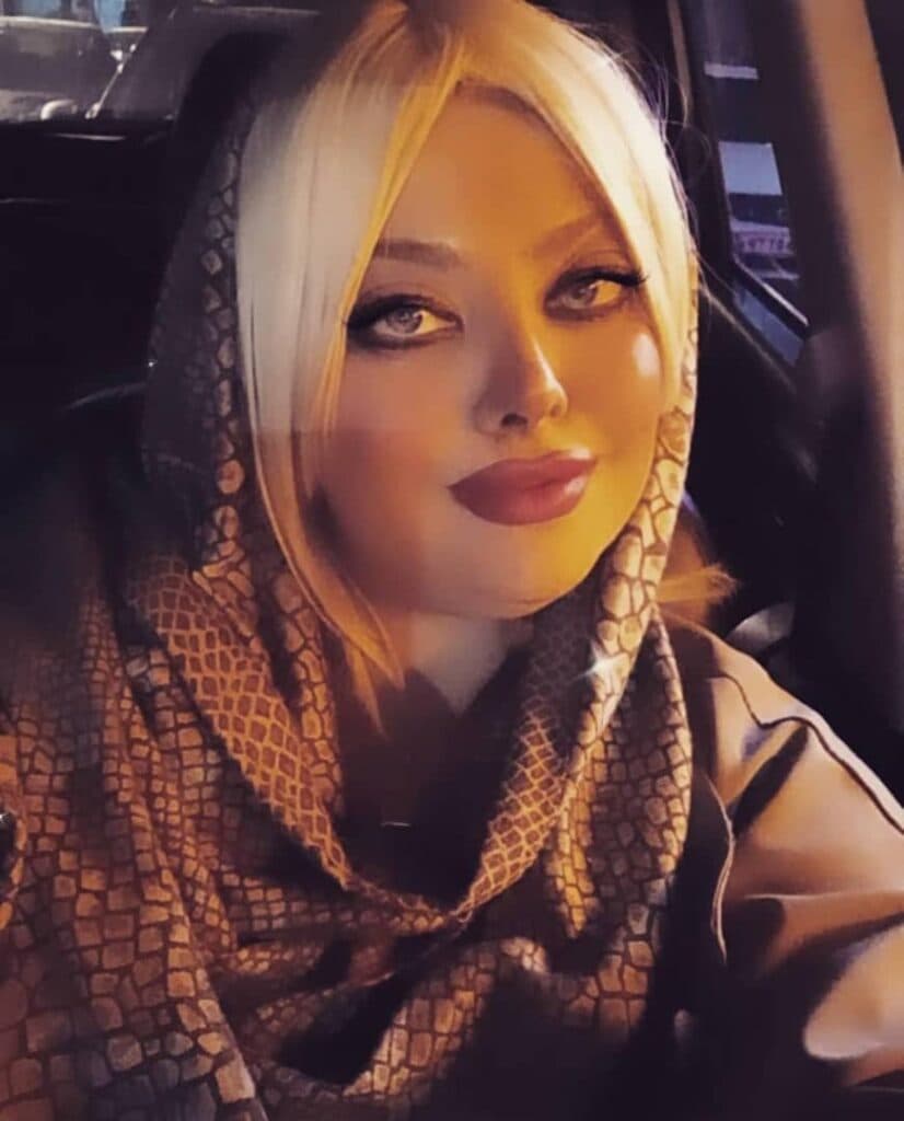 جراح و دندانپزشک دکتر الهه کلوند در کرج