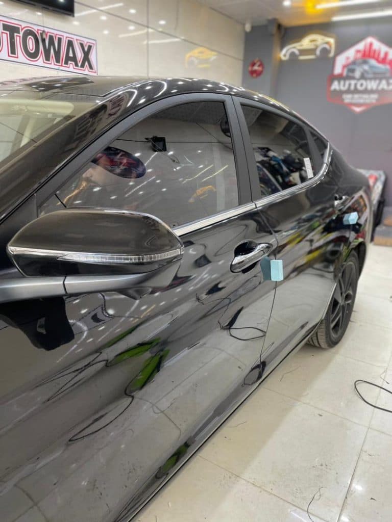 خدمات نصب شیشه دودی تخصصی خودرو اتووکس در قزوین