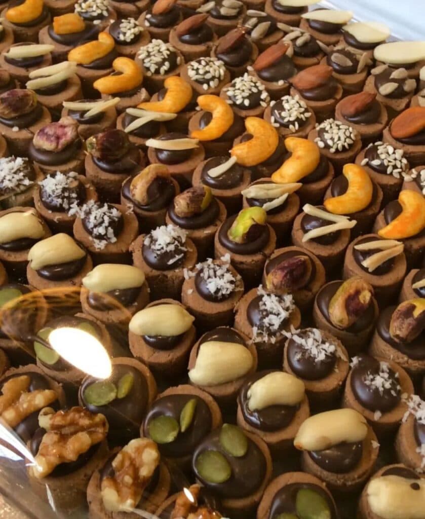 نان و شیرینی سارا در تهران