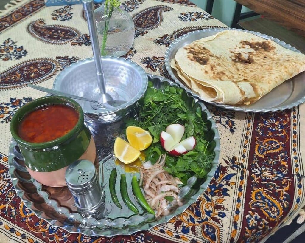 کافه رستوران آقا بزرگ در سقز