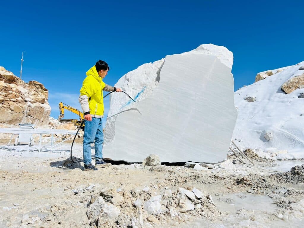 تولید و استخراج سنگ های تزئینی چینی اوپال سنگ شاقز در الیگودرز