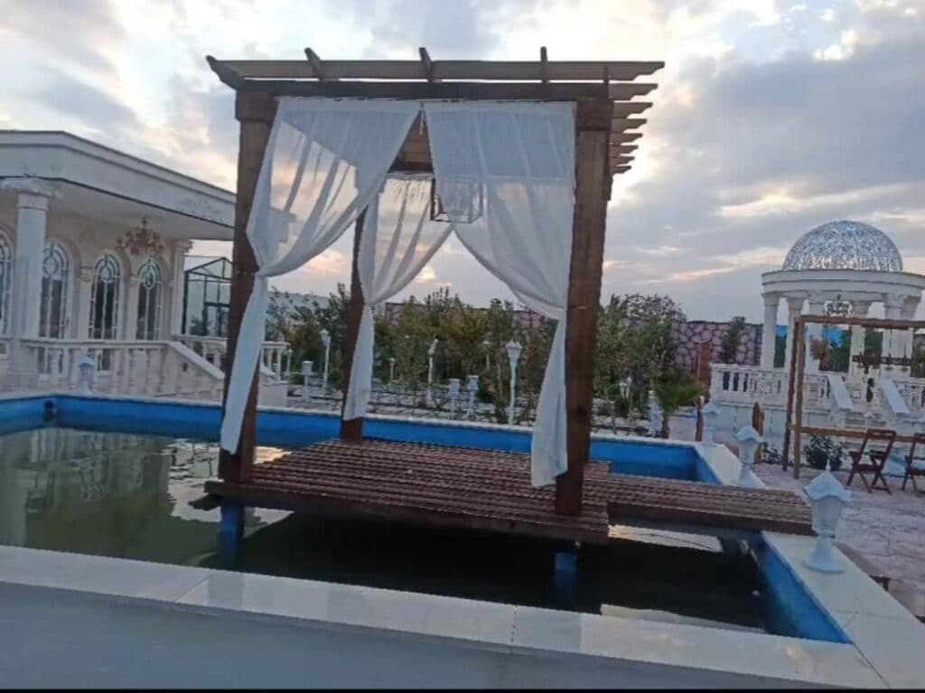 آتلیه عکاسی باغ ارم در اسفراین