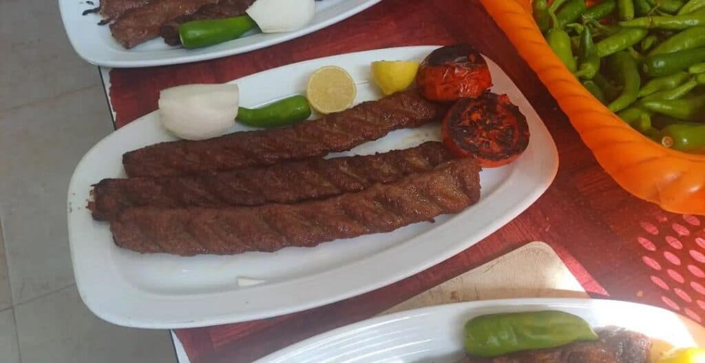 رستوران بیرون بر مسلم در مسجد سلیمان