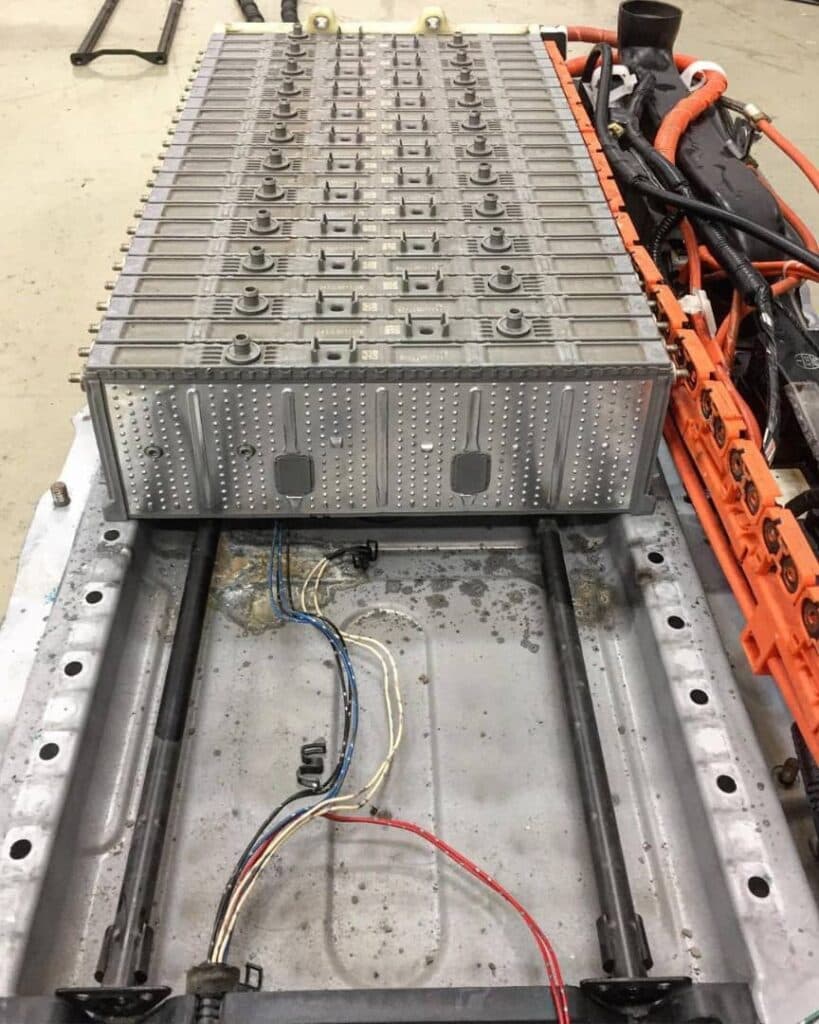 تعمیرگاه خودرو شرکت لیدوما موتور در کیش