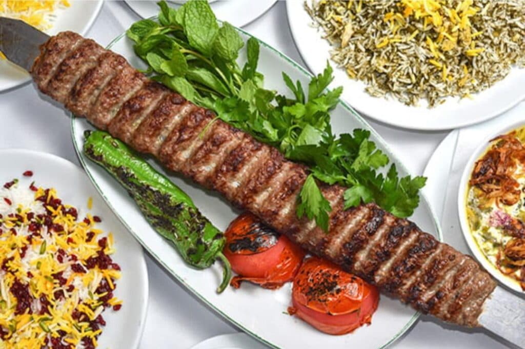 باغ رستوران اشکان در کمال شهر کرج