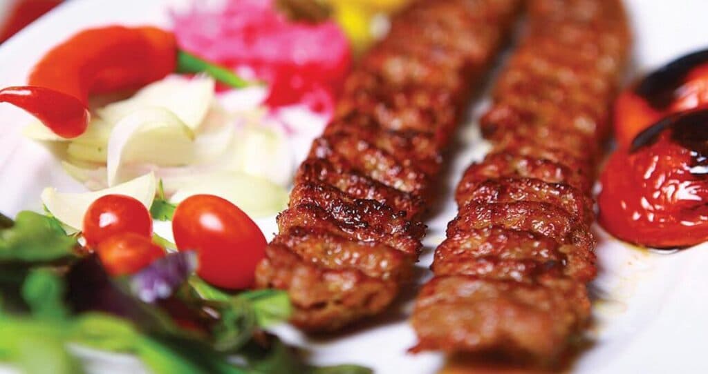باغ رستوران اشکان در کمال شهر کرج