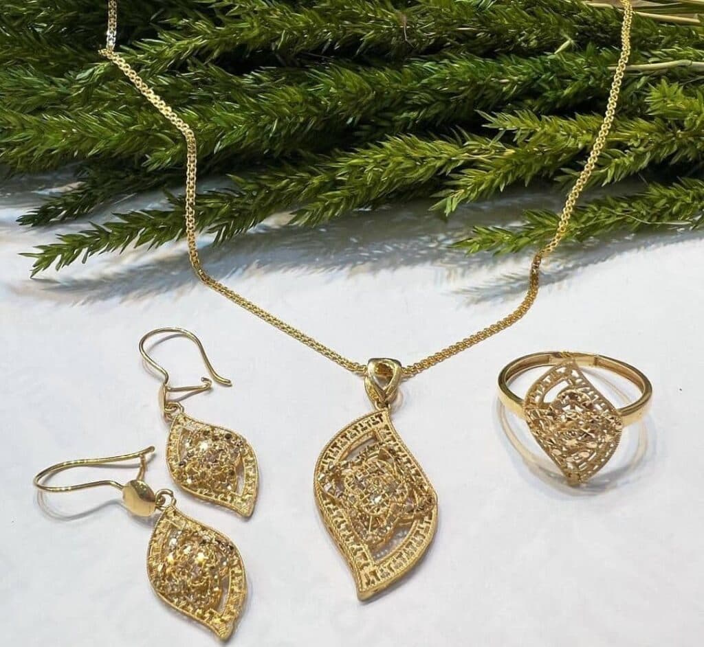 گالری طلای داتیس در خمینی شهر