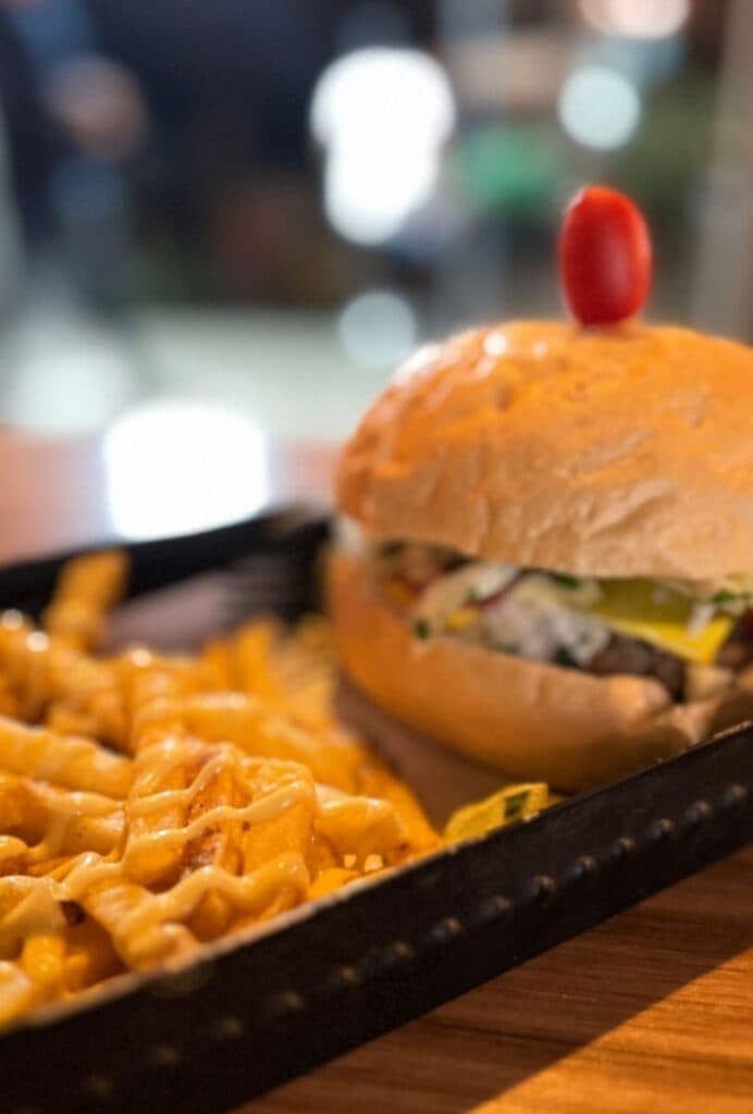 مجموعه گردشگری ساحلی آبادیس در کلارآباد